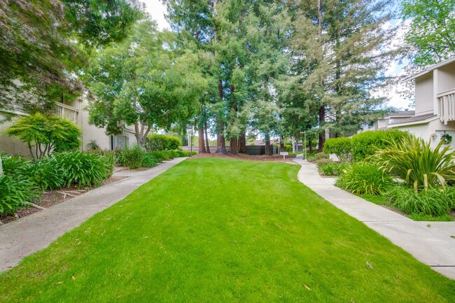 Foto del edificio - Lovely and Spacious 2BR 2.5BA Condo in Gre...