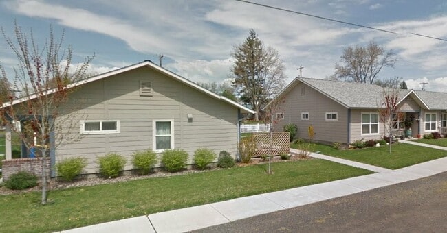 Building Photo - 425 E Currant St
