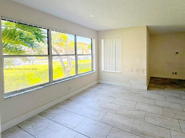 Building Photo - 3440 Pinewalk Dr N