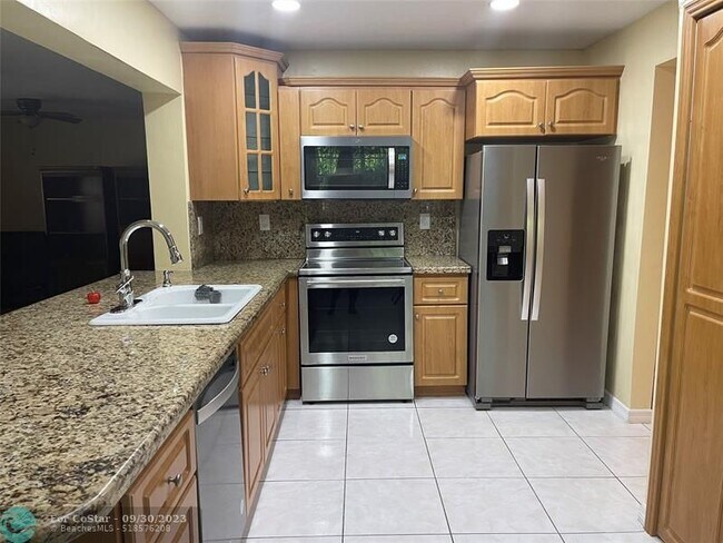 Building Photo - 4998 SW 8th Ct
