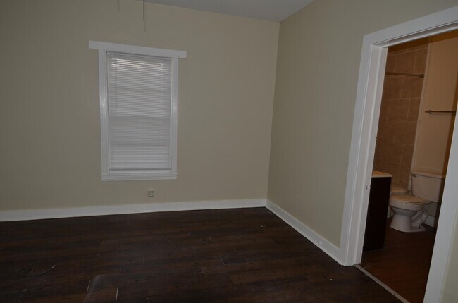 Building Photo - 2315 Reuter Ave