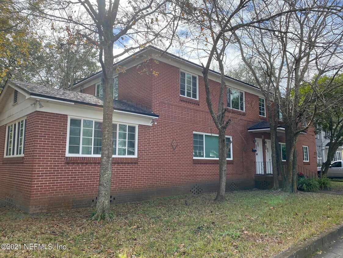 Primary Photo - 2842 Sydney St