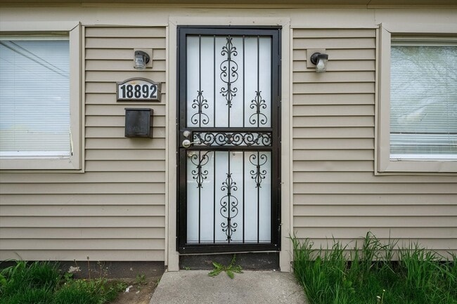Building Photo - 2 bedroom $1000
