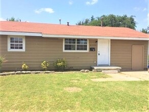 Building Photo - 1304 SW 95th St