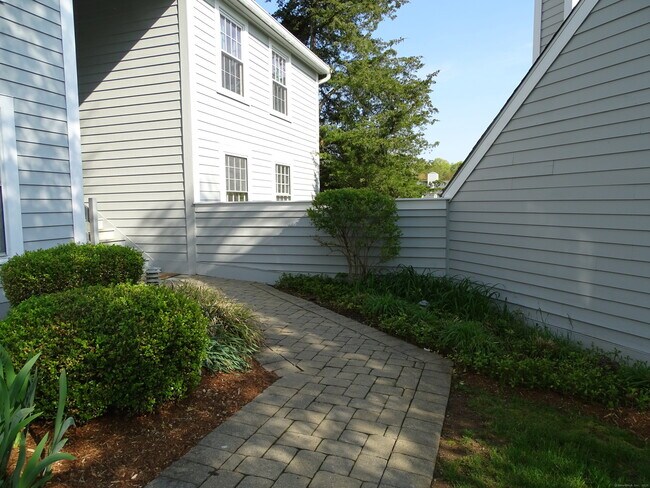Building Photo - 41 River Colony