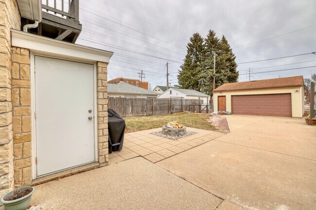 Foto del edificio - 122 S 77th St