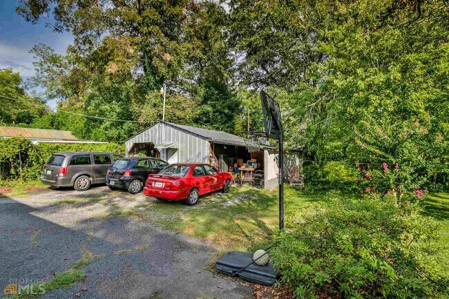 Building Photo - 233 Alcovy St