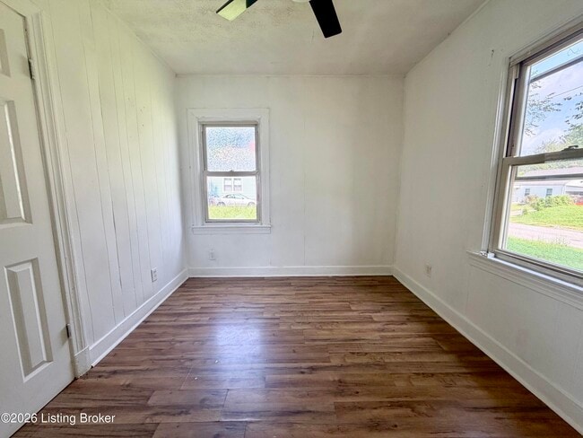 Building Photo - 2706 Wyandotte Ave
