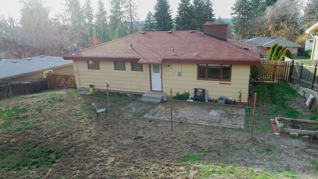 Building Photo - 3 Bed 1.5 Bath Home in Shadle neighborhood...