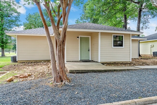 Building Photo - 3411 Balboa Cir