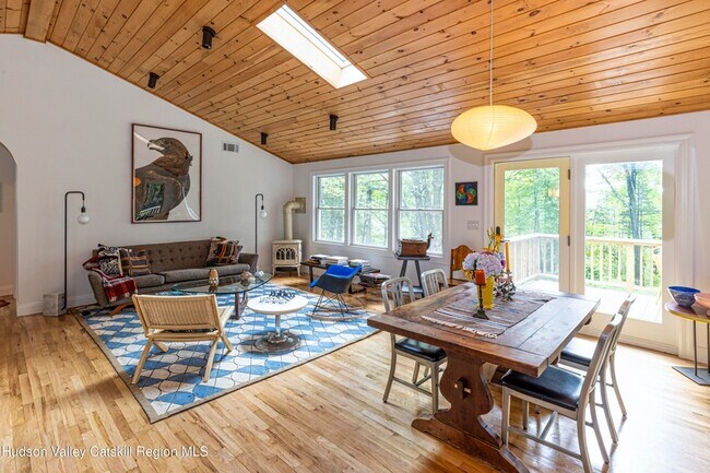 Foto del edificio - 19 Bakertown Rd