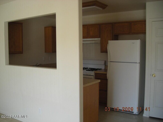 Building Photo - 9476 E Lakeshore Dr