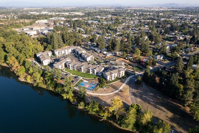 Los bancos | Exterior - The Banks