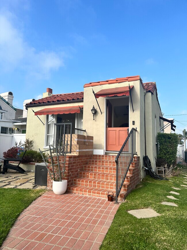 Foto del edificio - 1702 Golden Ave