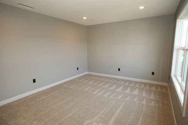 Foto del edificio - 2 bed 1 bath Duplex-Savannah Schools!