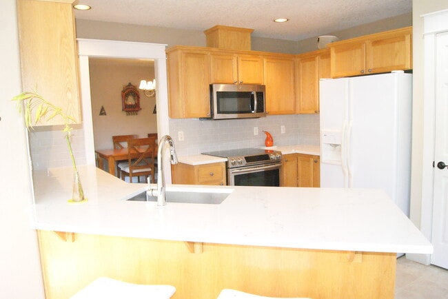 Building Photo - Lovely 4 Bedroom | 2.5 Bathroom Single Family Home | Corner Lot | Kaiser Woods Community