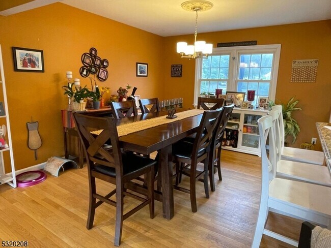 Foto del edificio - 25 Meadow Ln