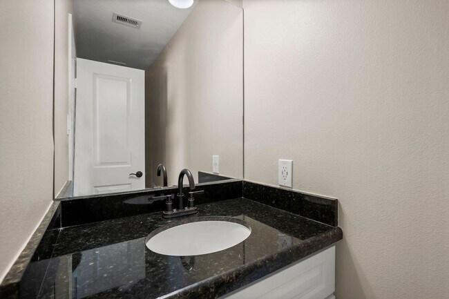 Foto del edificio - 29515 Legends Line Dr