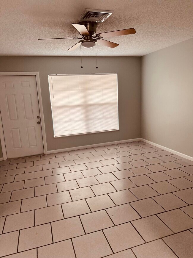 Building Photo - 805 Revels Ln