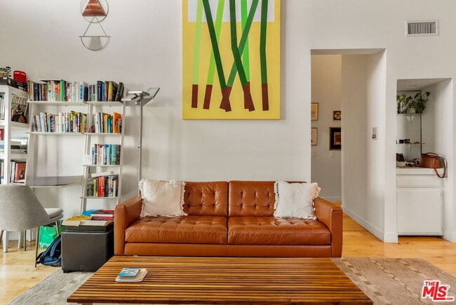 Foto del edificio - 3988 Beethoven St