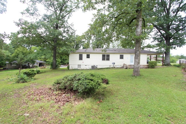 Building Photo - New On The Market!! Will not last long at ...