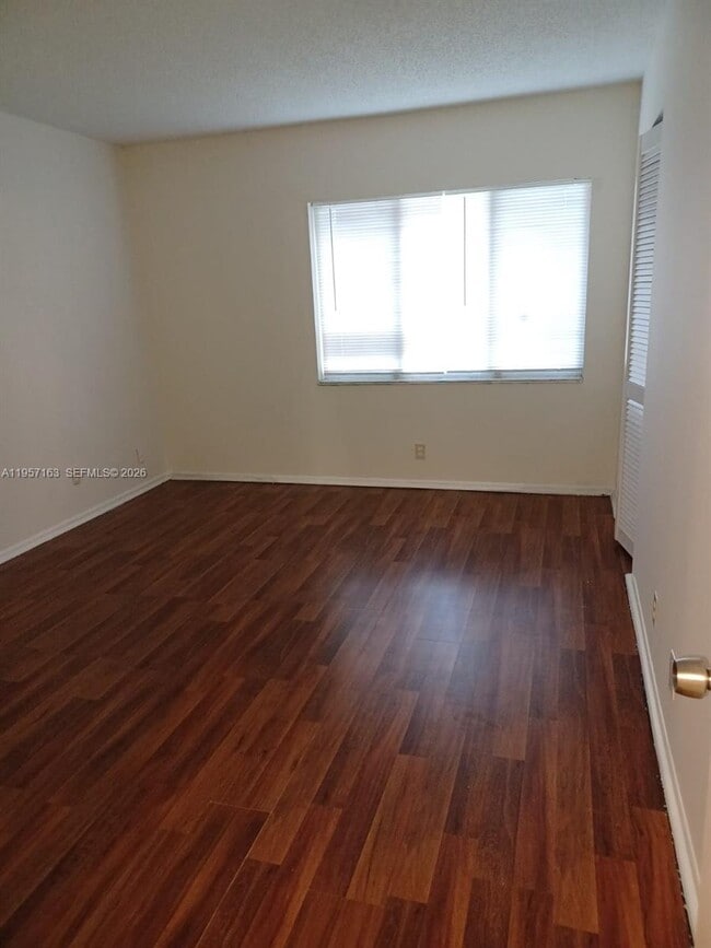 Foto del edificio - 5820 NW 21st St