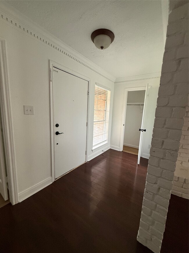 Foto del edificio - 2075 Little Cedar Dr