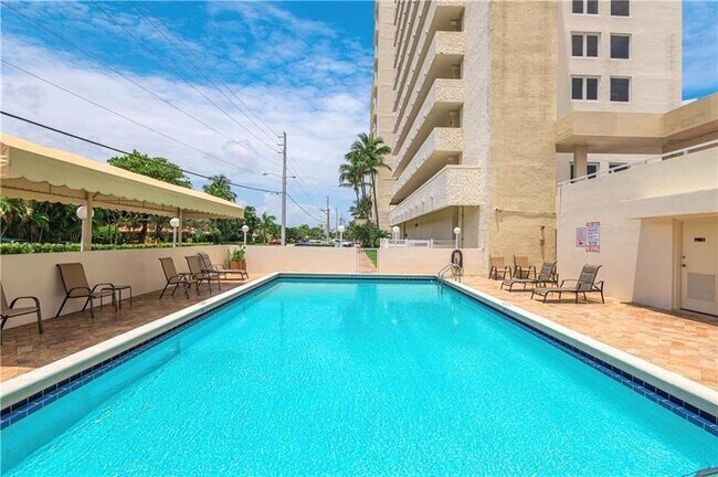 Foto del edificio - 2200 NE 33rd Ave