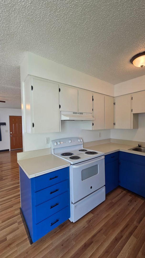 Foto del edificio - Remodeled Two Bedroom Duplex Off Reserve