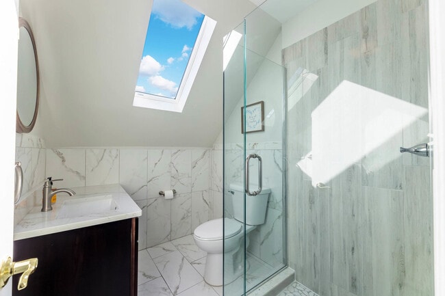 Building Photo - 3404 N Kilbourn Ave