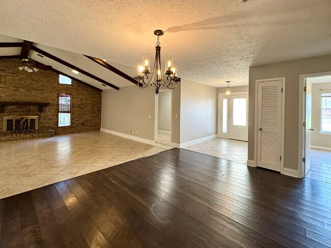 Foto del edificio - 130 Derby Woods Dr