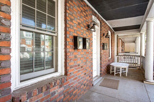 Foto del edificio - 2213 W Cary St