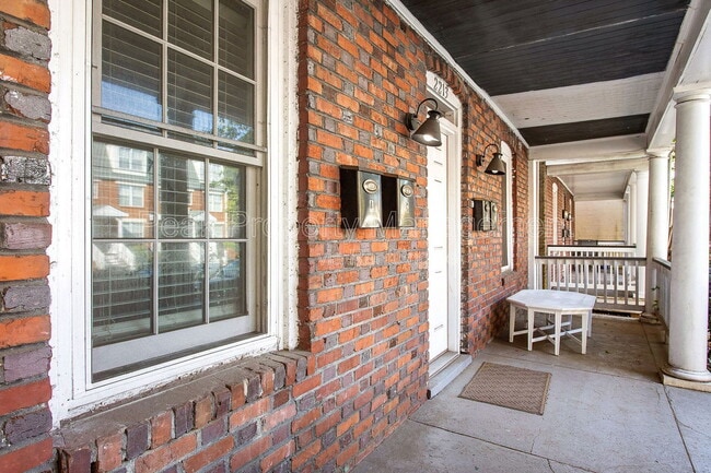 Foto del edificio - 2213 W Cary St