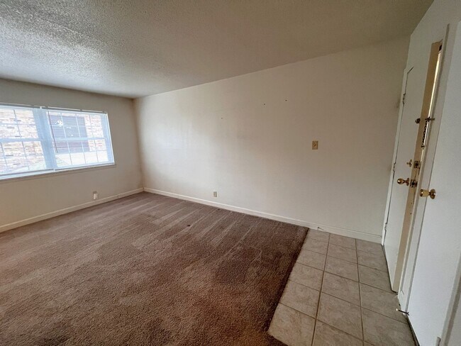 Foto del edificio - Spacious 1 Bedroom unit in Coralville, IA