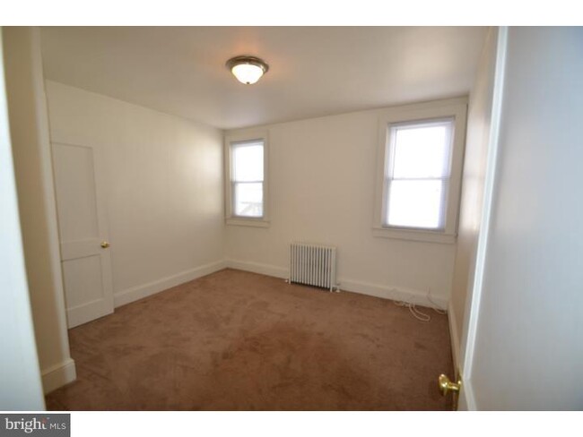Building Photo - 109 7th St