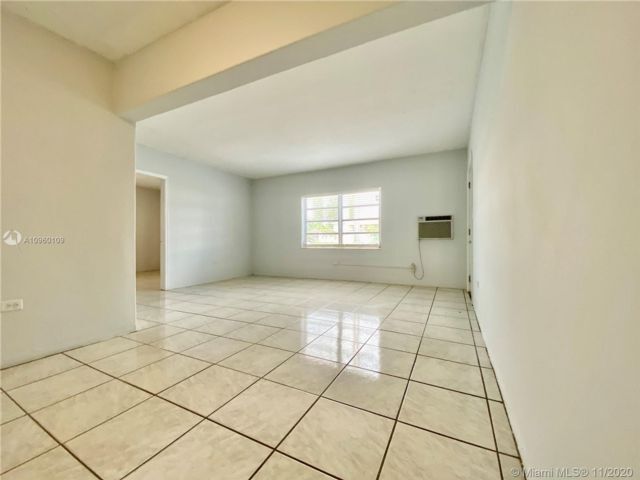 Foto del edificio - 428 NE 82nd St