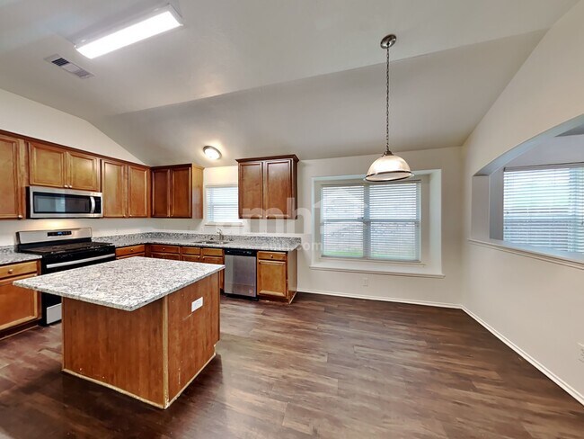 Foto del edificio - 7702 Summer Dale Dr