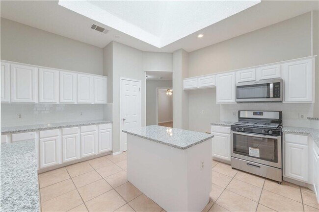 Foto del edificio - 8309 Edgemoor Pl