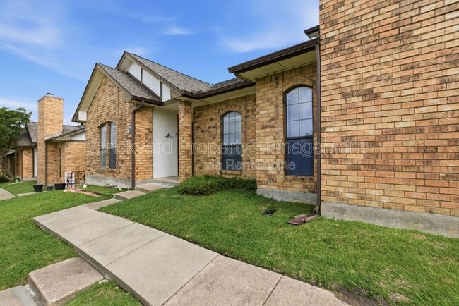 Building Photo - 6324 Alissa Dr