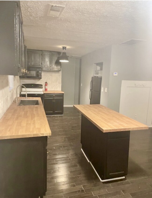 Kitchen - 2618 Wren Cir