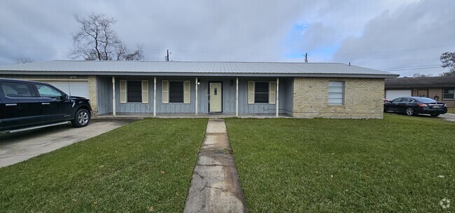 Building Photo - 1808 Walnut Ave