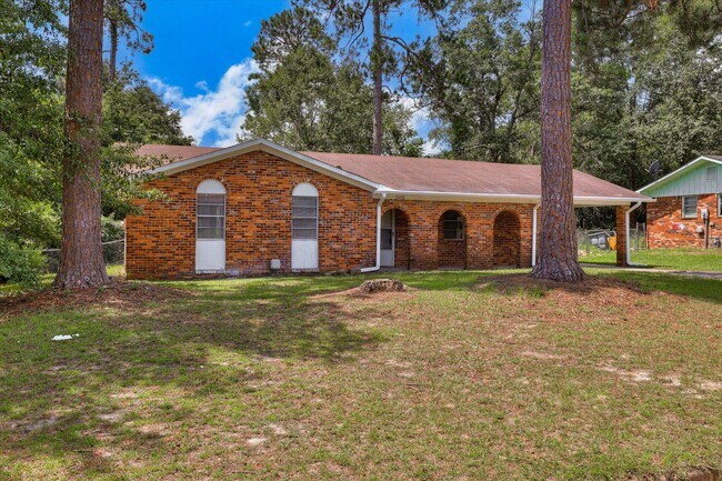 Building Photo - 2408 Southdale Dr