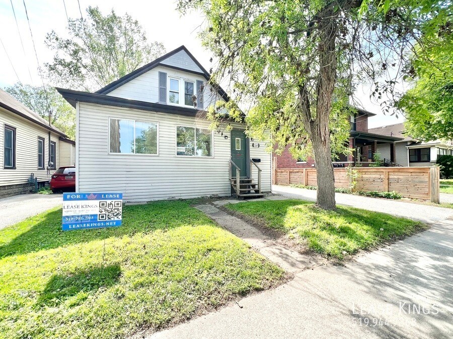 Primary Photo - Furnished 6 Bed, 3 Bath, 2 Kitchens - Minu...