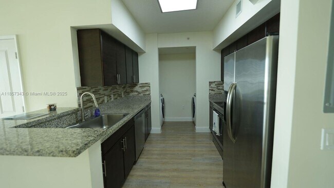 Foto del edificio - 987 SW 37th Ave