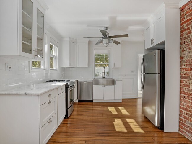 Building Photo - 37 Mohegan Ave