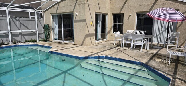 Foto del edificio - 3234 Brewster Dr