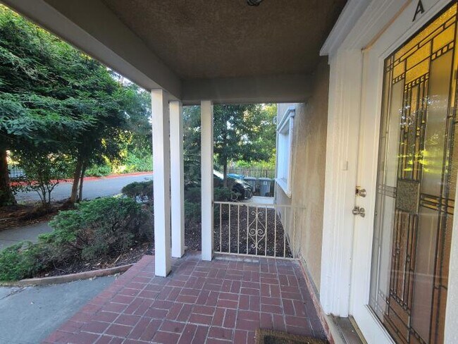 Foto del edificio - 4 bedroom in Berkeley CA 94705