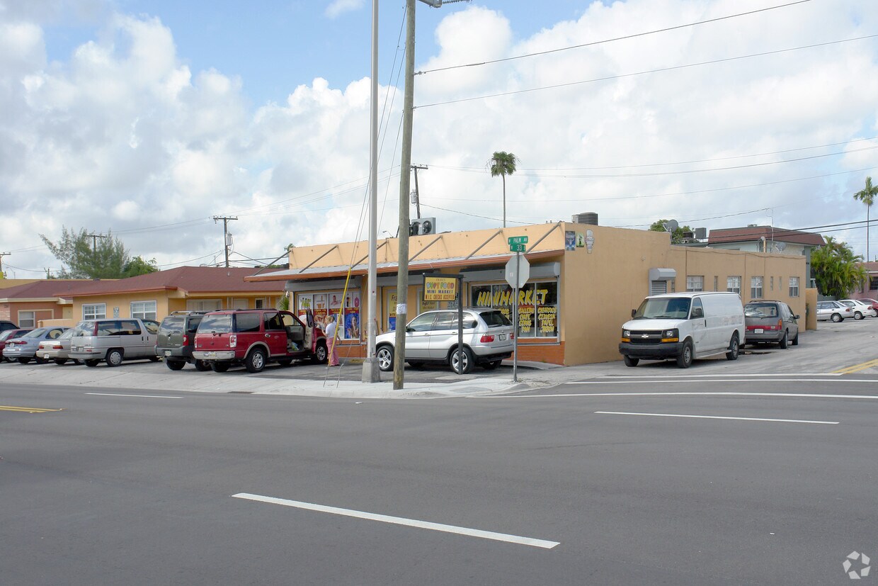 Building Photo - 3280 Palm Ave