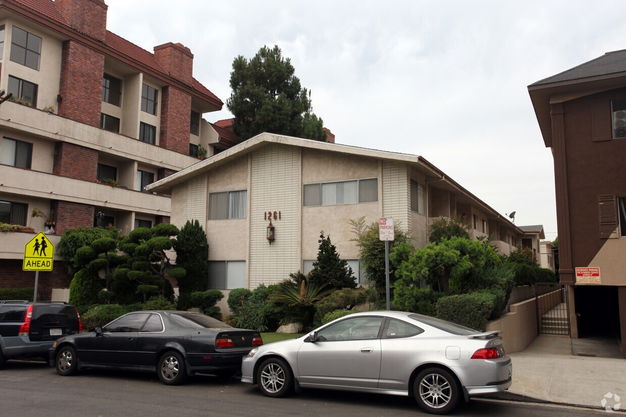 Building Photo - 1261 Granville Ave