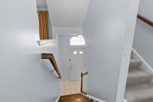 Building Photo - 1044 N Claremont Dr